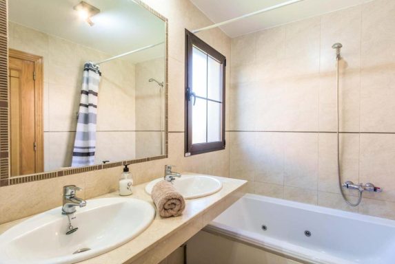 Master Bedroom En-suite